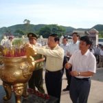 Bộ trưởng bộ LĐTB – XH thắp hương tại khu di tích lịch sử Truông bồn – Mỹ Sơn – Đô Lương